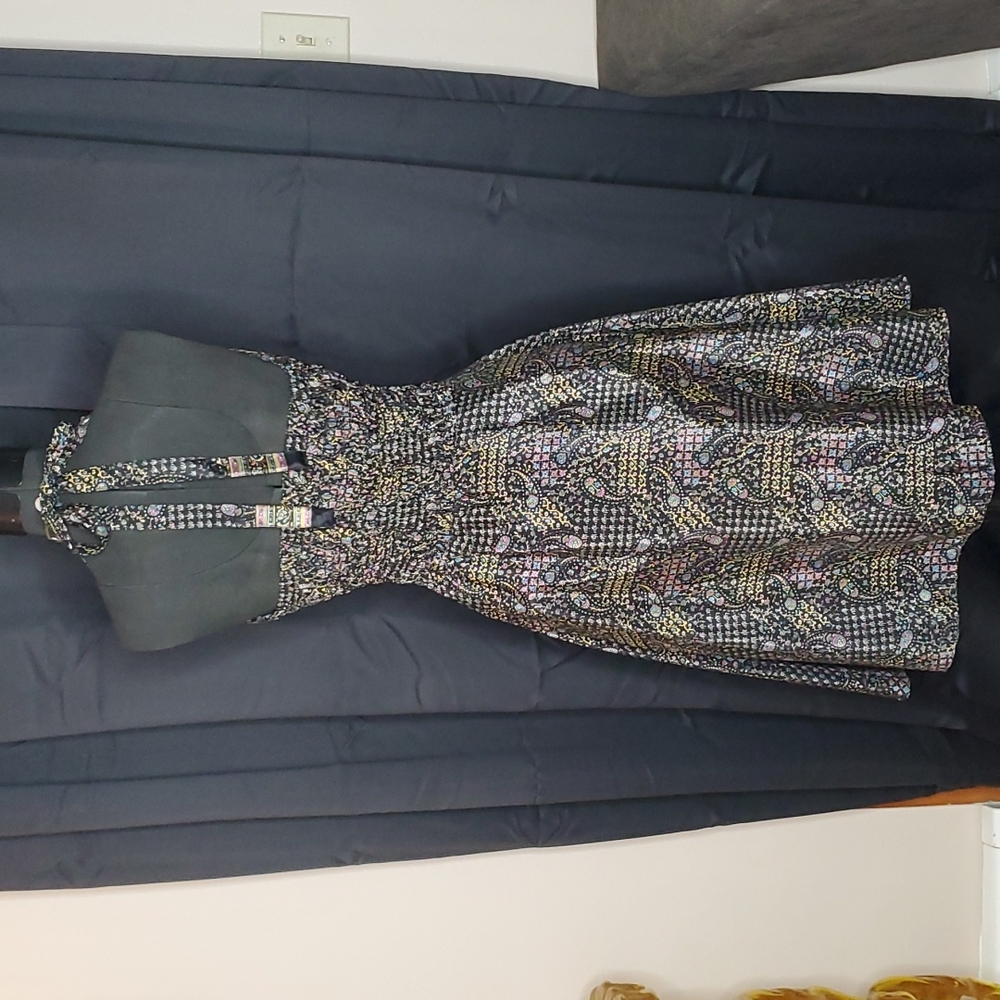 Dress - Picture 3 of 7